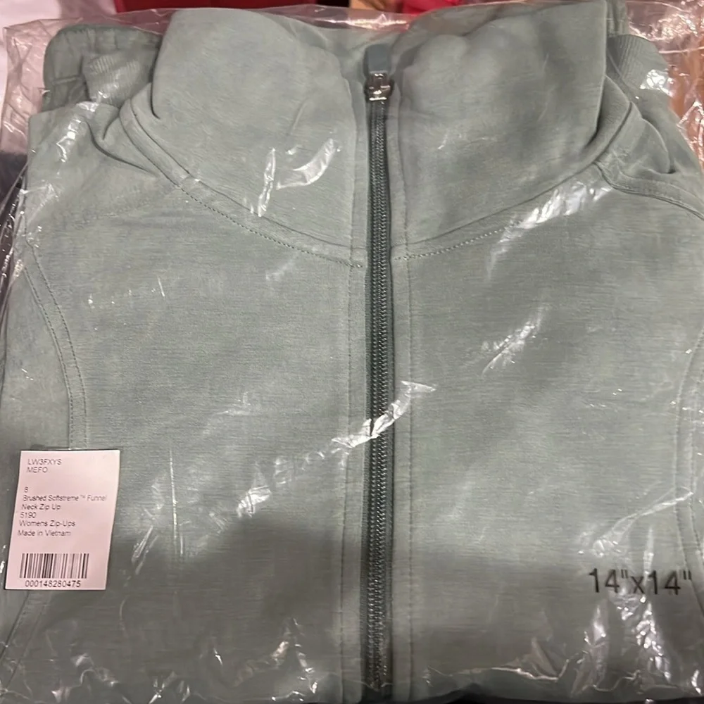 Lululemon brushed softstreme funnel neck zip up size 8 medium forest - Picture 6 of 8